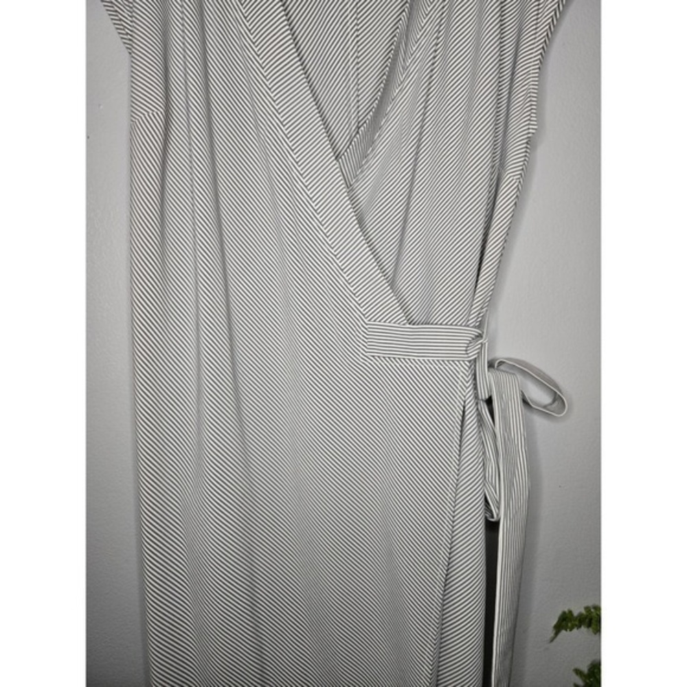 Athleta Newport Wrap Dress Gray White Stripe Midi Career Travel Medium - Picture 9 of 9